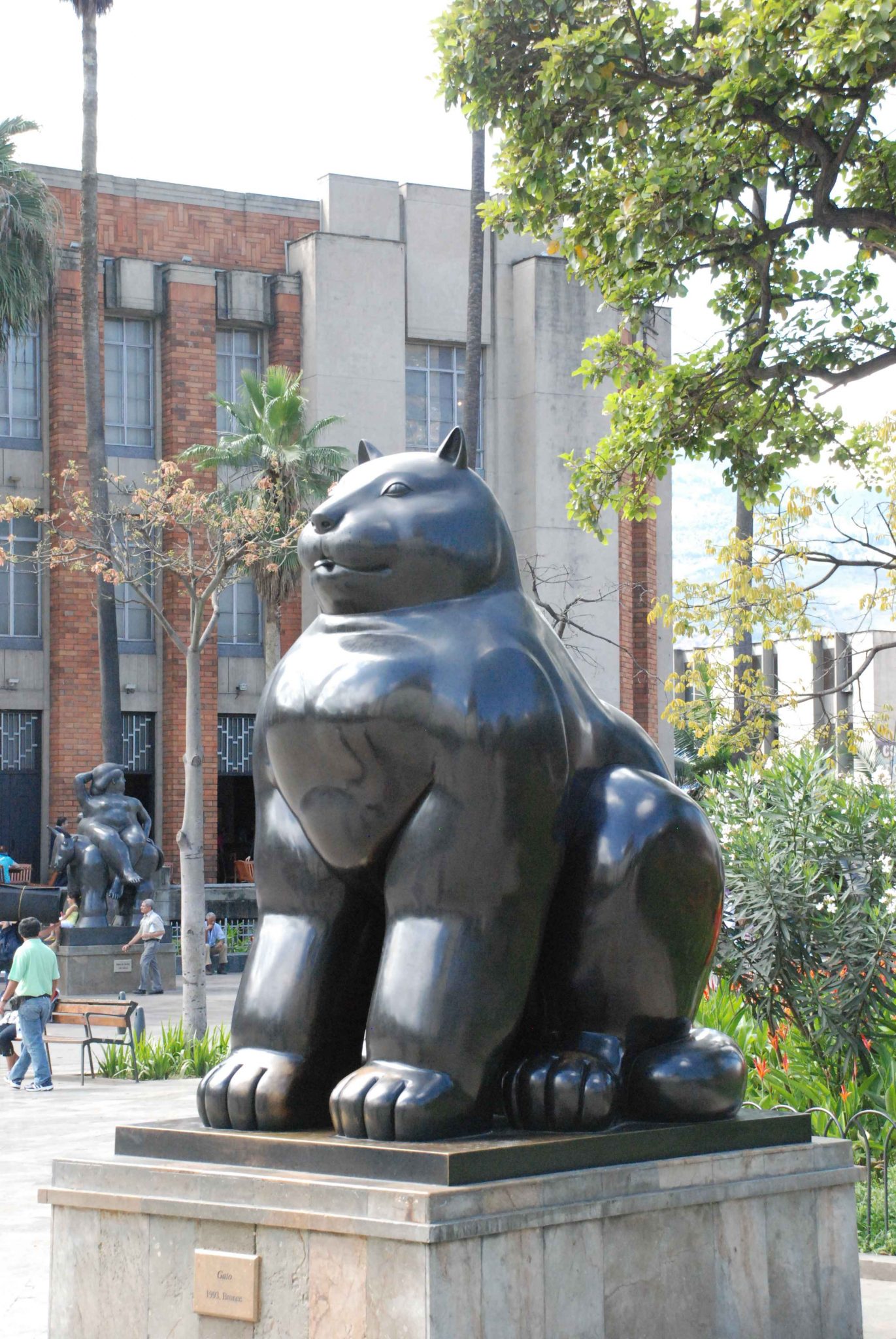 fernando botero bird sculpture