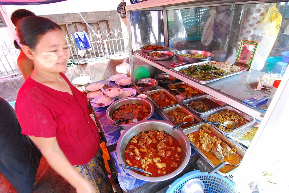 eating in Yangon